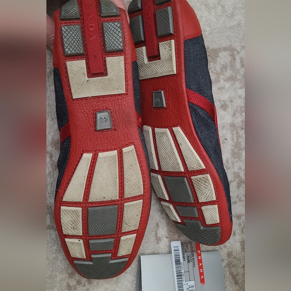 Prada Women's Black and Red Flats - Picture 13 of 14